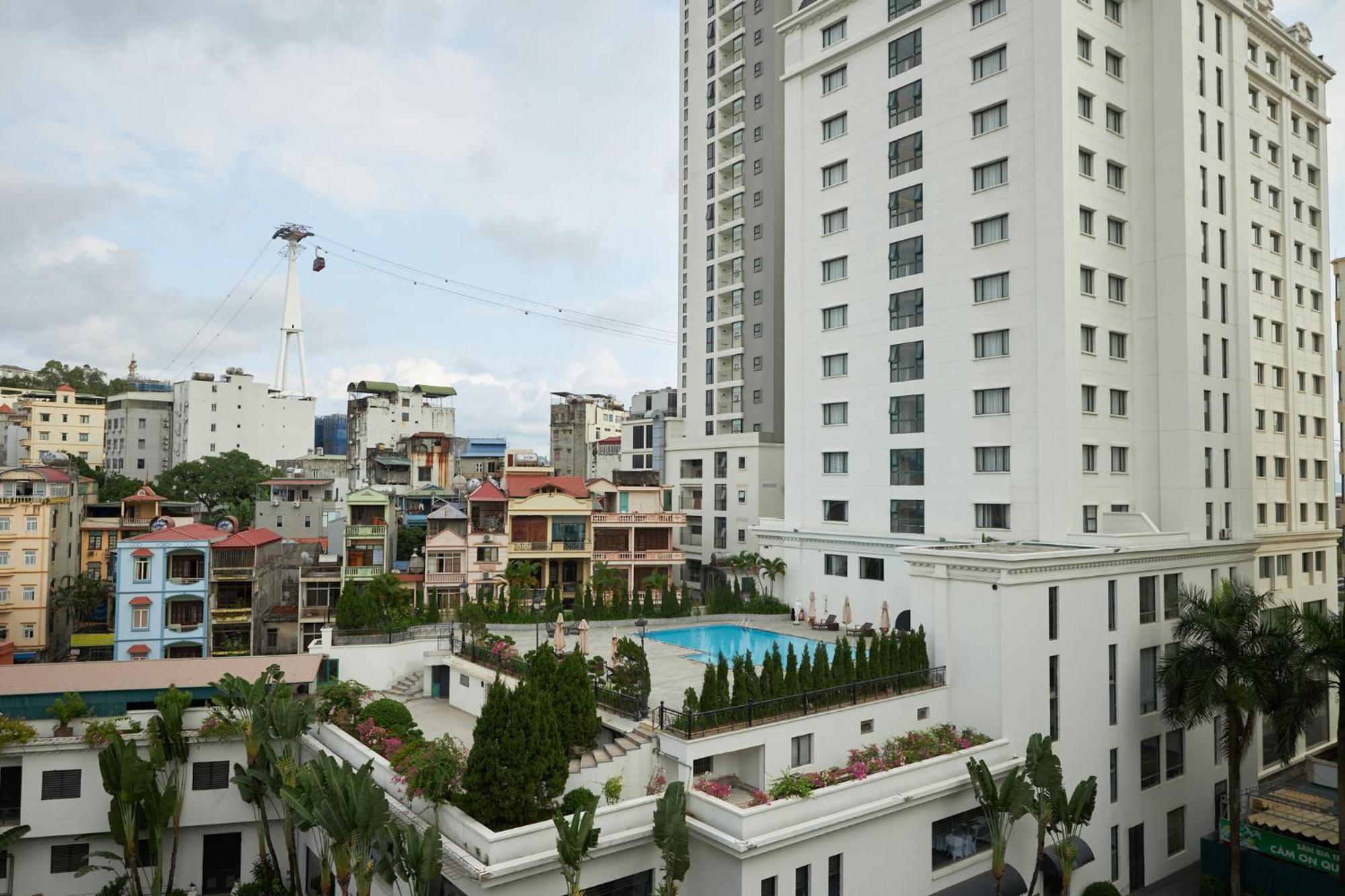 Van Nam Hotel Ha Long Exteriör bild