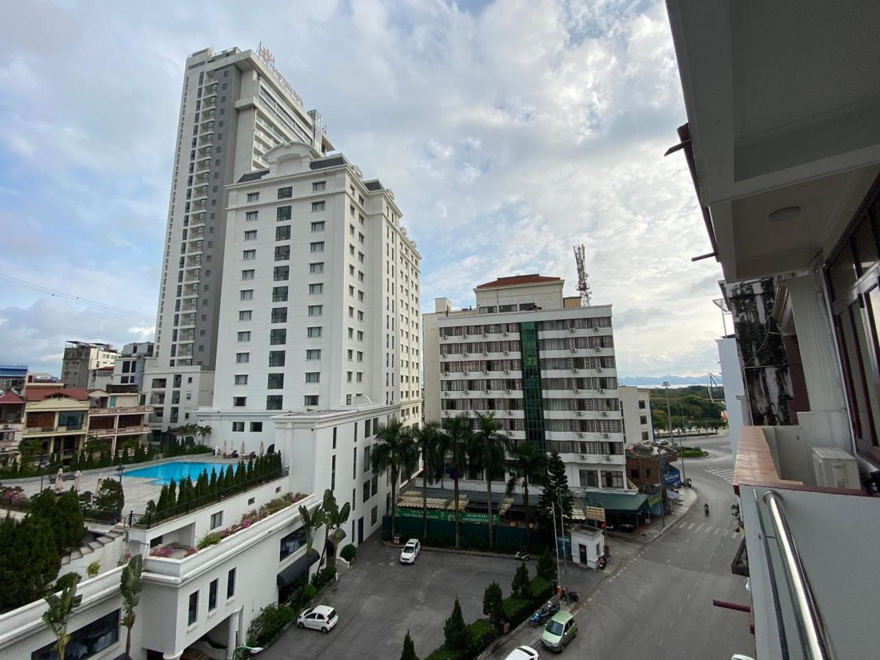 Van Nam Hotel Ha Long Exteriör bild