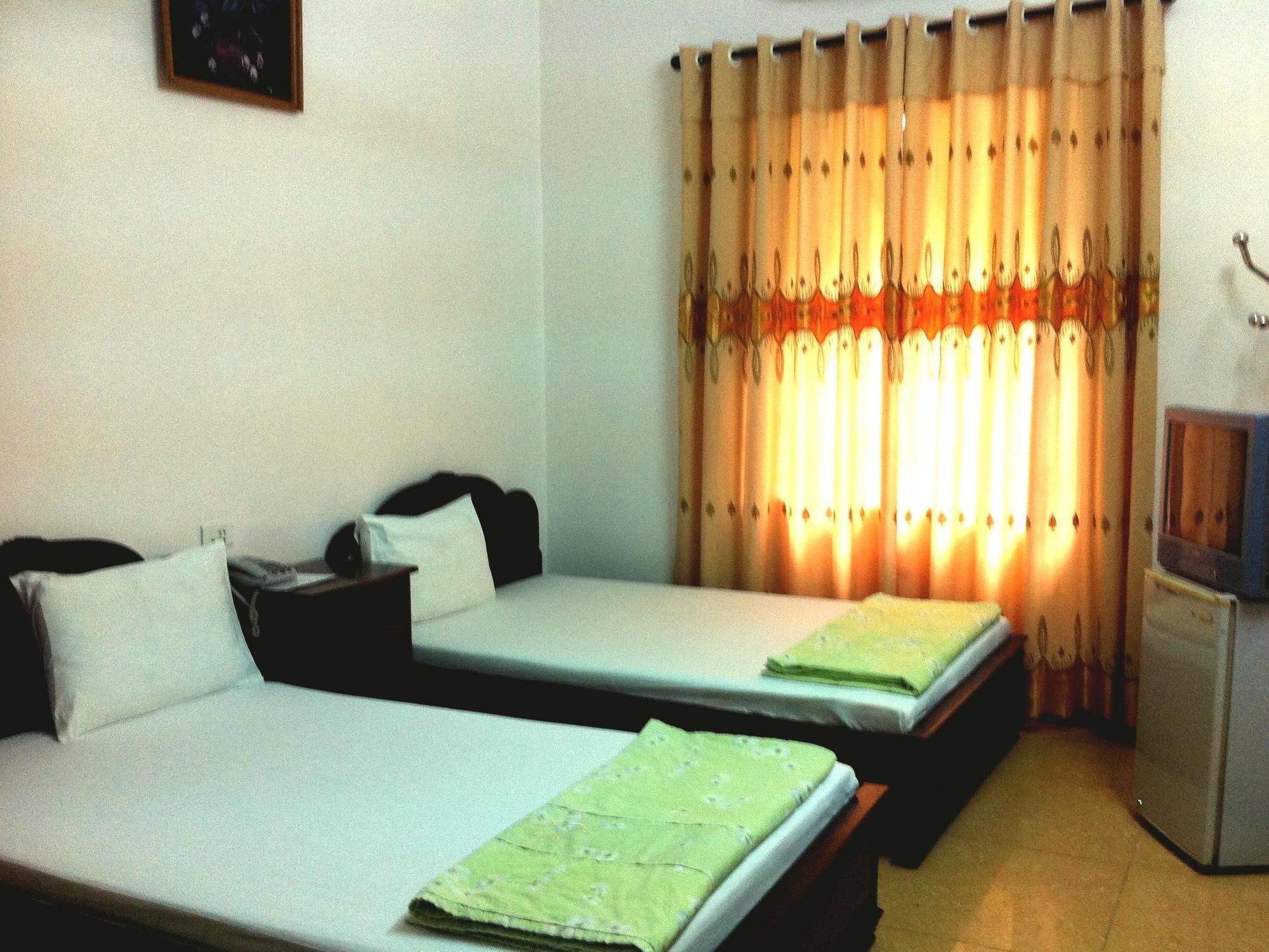 Van Nam Hotel Ha Long Exteriör bild